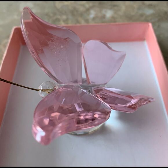 Crystal pink butterfly on clear globe base, brand new in a box, unique, 3x3 - Picture 4 of 10